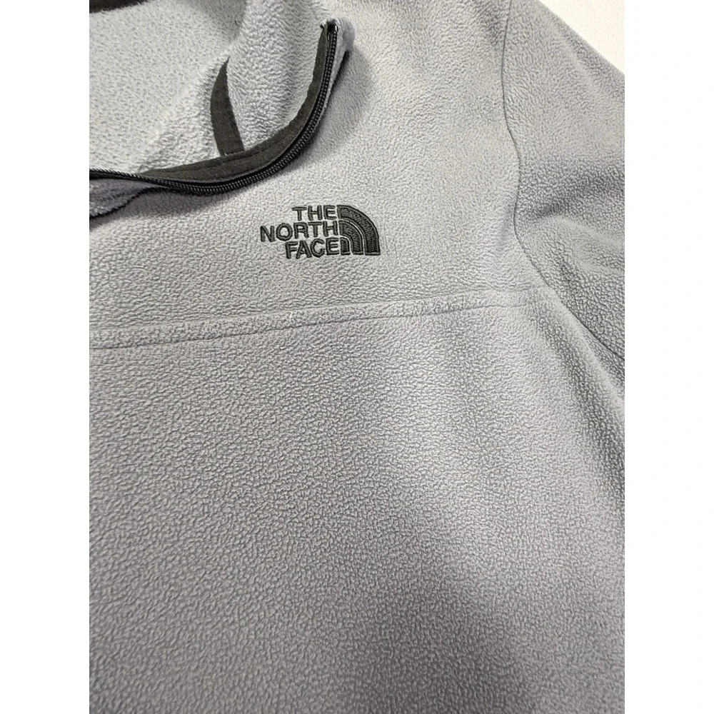 The North Face Men's Gray Fleece 1/4 Zip Logo Mock Neck Pullover Sweatshirt M